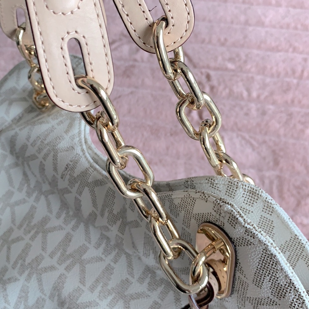 Michael Kors Vanilla purse - Picture 3 of 10